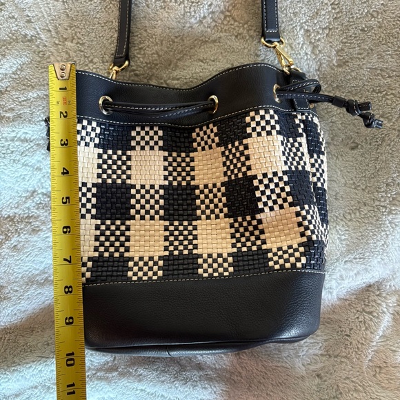 Woven Drawstring Bucket Bag - Picture 10 of 12
